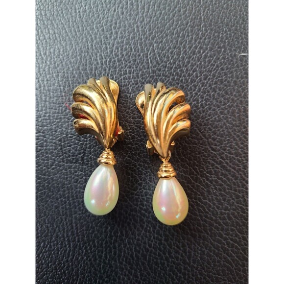Rare Vintage Signed Christian Dior Gold Tone Pearl Drop Fan Shell Earrings Clip - Picture 1 of 6